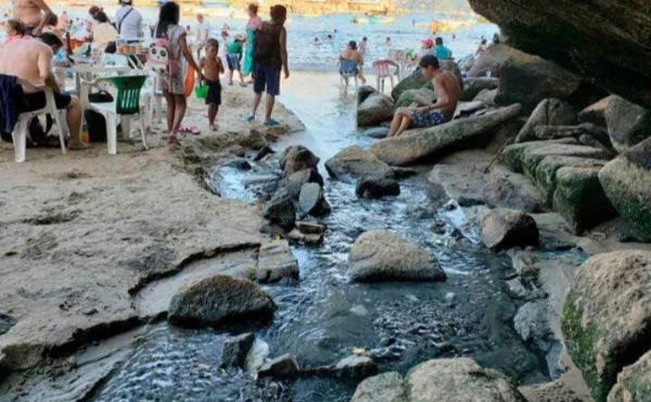 NO HAY PECES HAY  TAMARINDOS»EN PLAYA CALETILLA.     **Abuelina  sigue mintiendo al pueblo de Acapulco y a turistas**Pescadores exigen atender descargas<br>de aguas negras en playa Caletilla